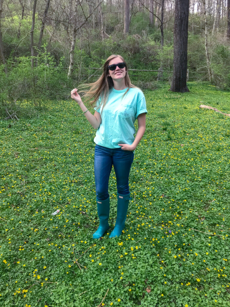 Styling Hunter Boots With a Short Sleeve and Jeans