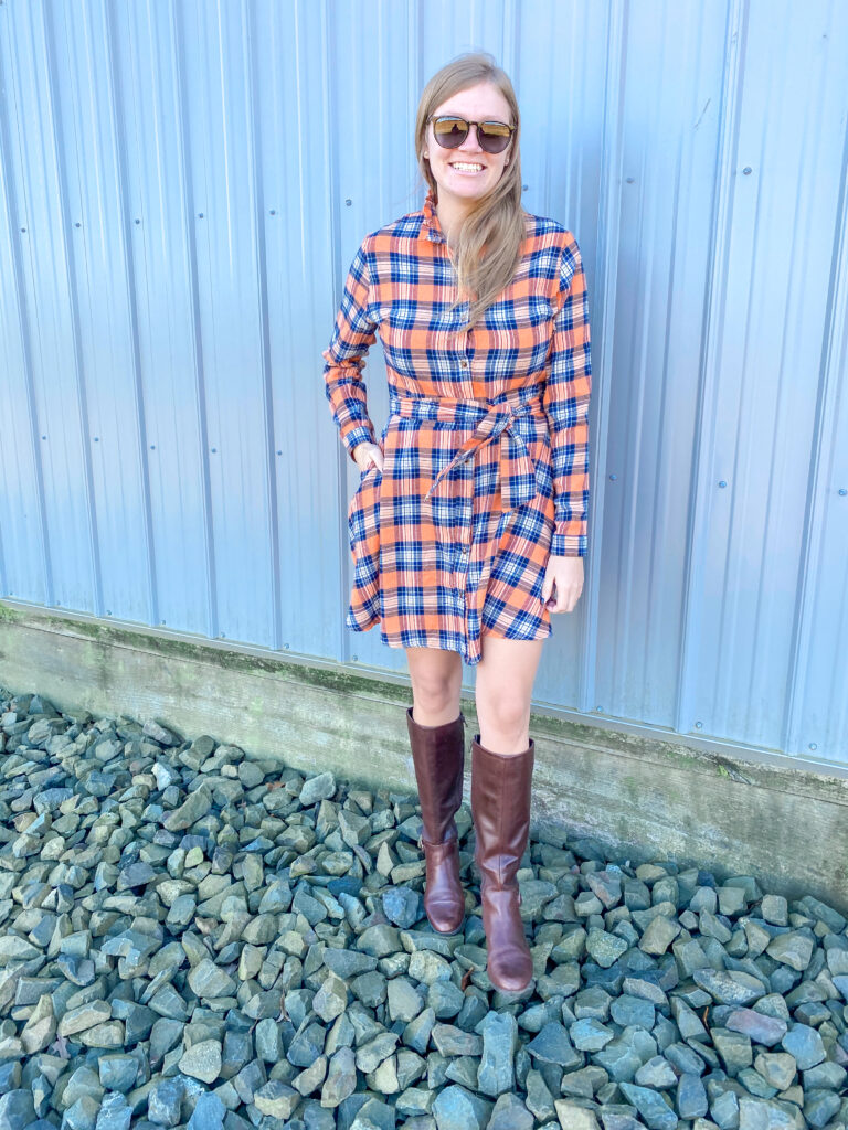 Fall apple picking outfit at Eastmont Orchards