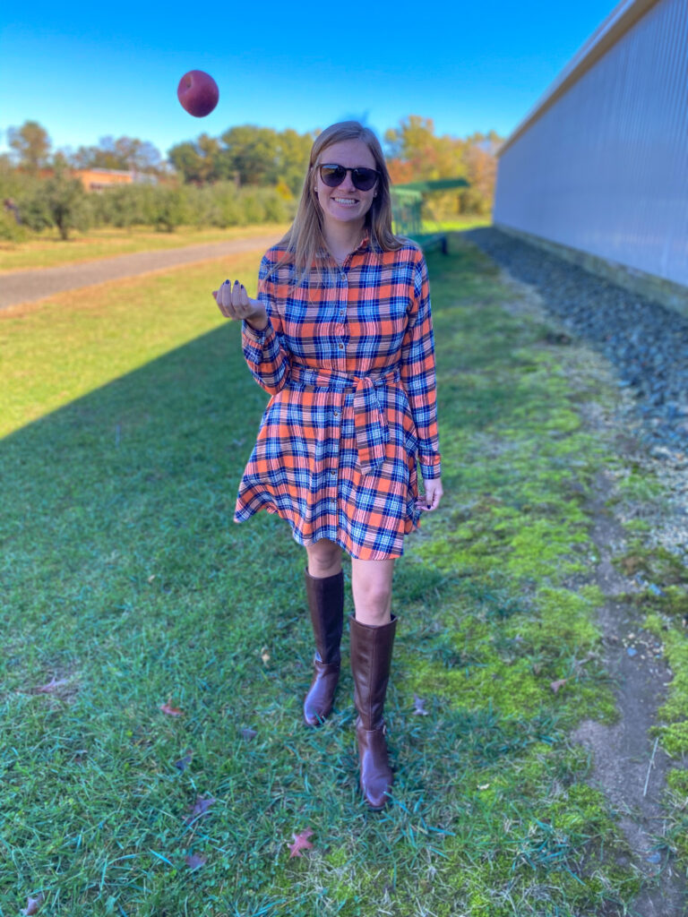 Fall apple picking outfit at Eastmont Orchards