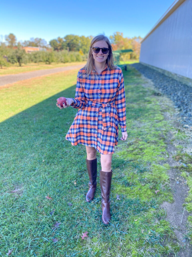 Fall apple picking outfit at Eastmont Orchards